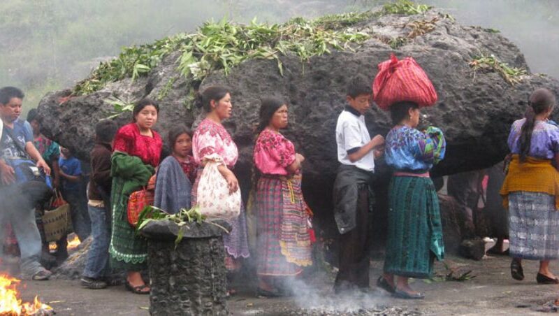 El Misterio en la Ruta Santa: La Leyenda de la Piedra de los Compadres