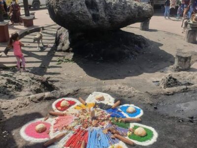 El Misterio en la Ruta Santa: La Leyenda de la Piedra de los Compadres